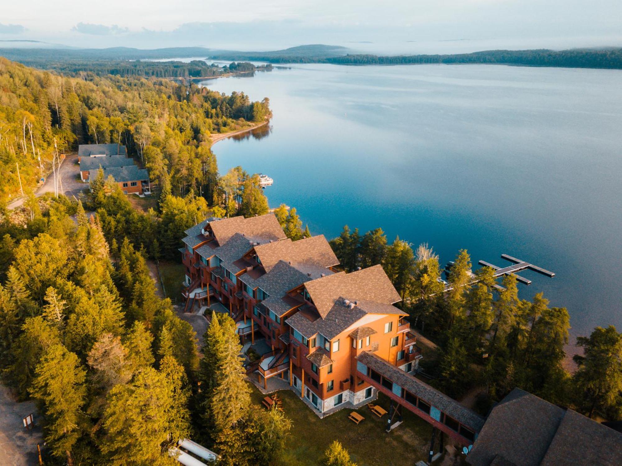 Auberge Du Lac Taureau Saint-Michel des Saints Exterior photo