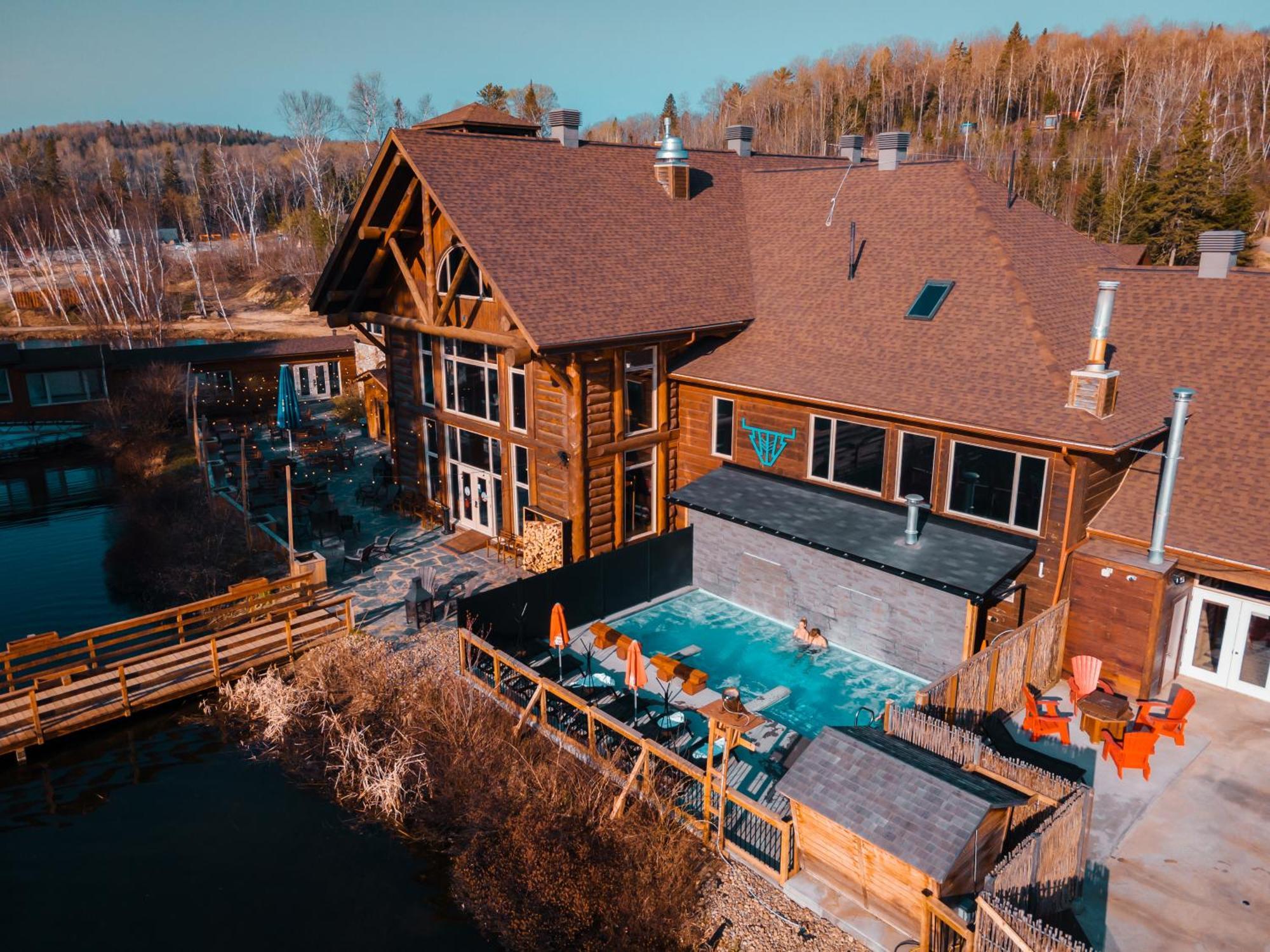 Auberge Du Lac Taureau Saint-Michel des Saints Exterior photo